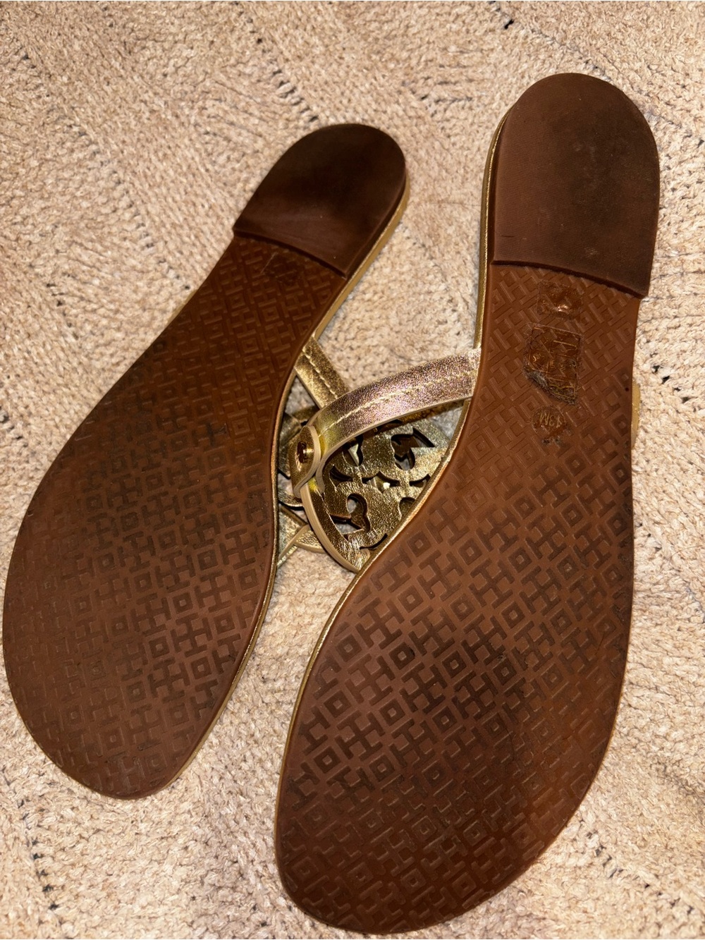 Tory Burch Metallic Gold Logo Thong Sandals Women’s Size 13 - Picture 4 of 7